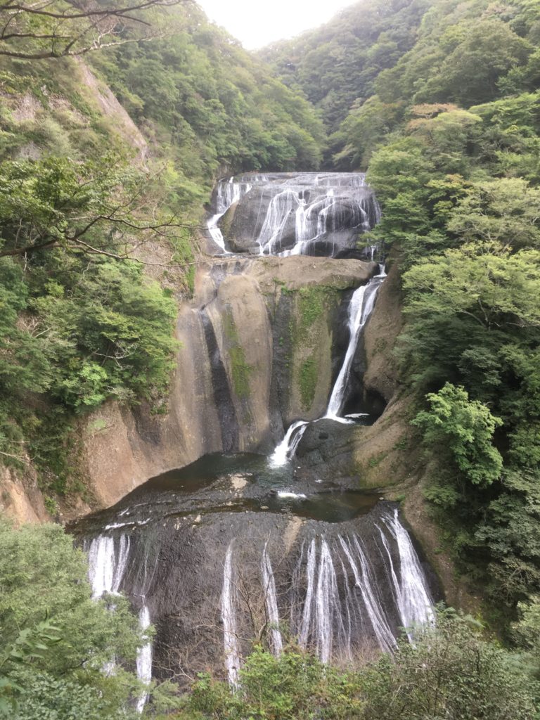 名景観 袋田の滝 見るもを引き込む壮大さを兼ね備えた絶景