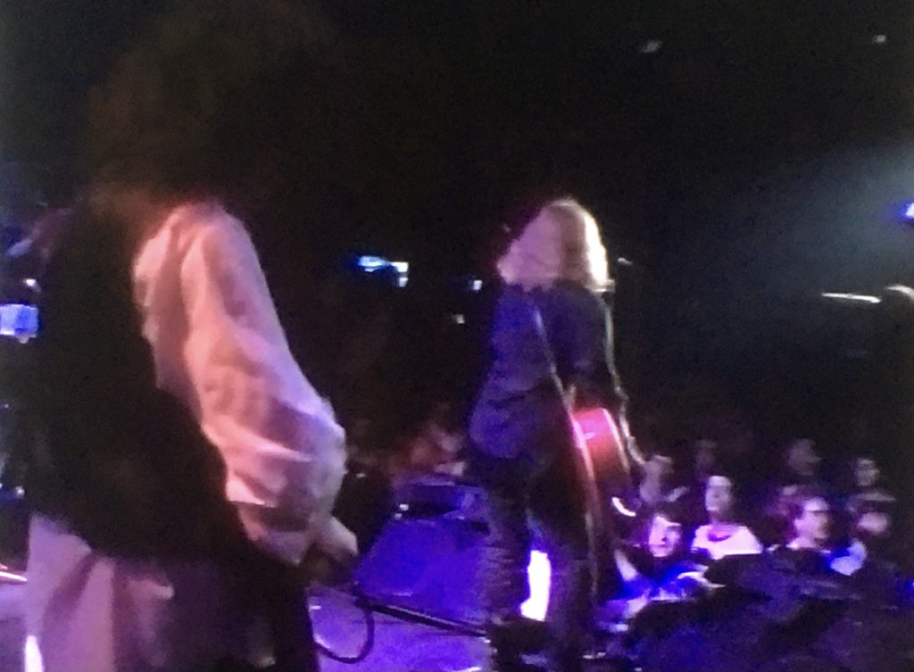 ローンジャスティス 1987年のリッツでのパワフルなライブ