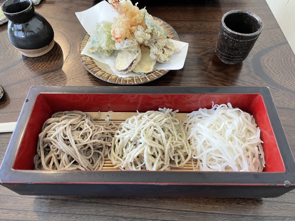 茨城 笠間の美味しいそば 泰然の三種そばはおすすめ